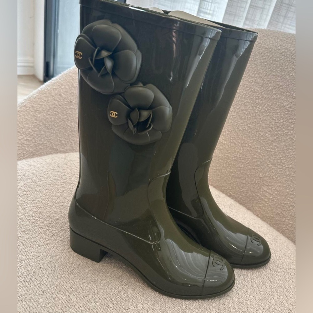 HOST PICK⭐️Authentic Chanel Camellia Flower Rain Boots ❤️ khaki Green 💚 - Picture 3 of 16